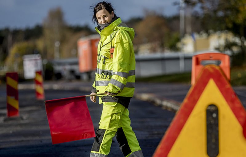 Flaggvakt vid vägarbete